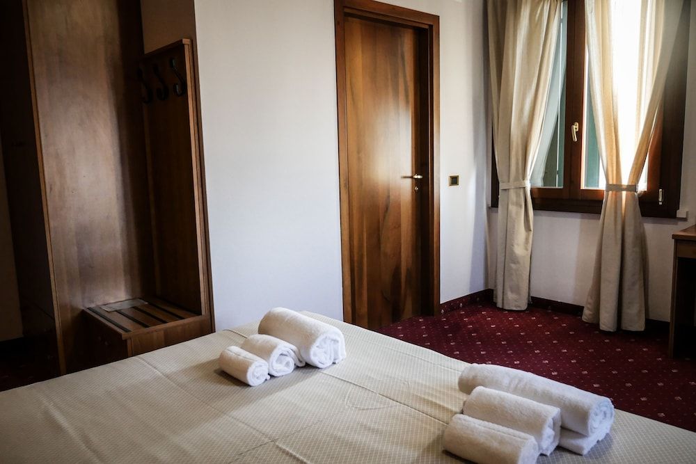 VILLANOVA HOTEL 2