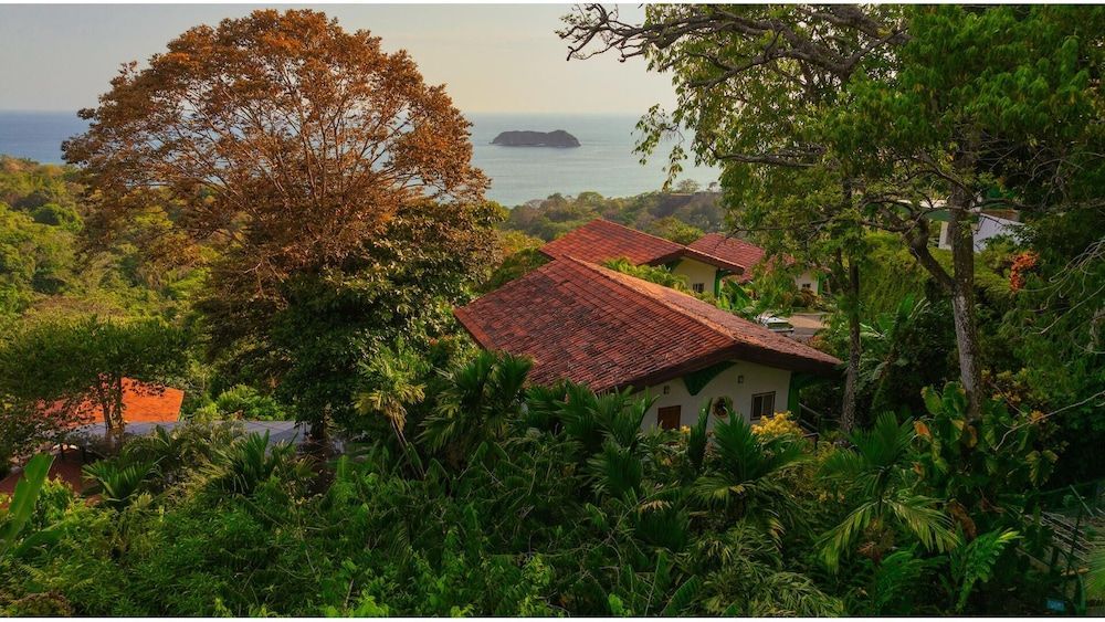 Si Como No Resort & Wildlife Refuge 1