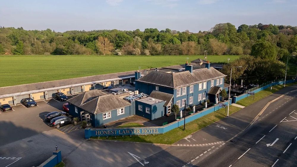 Honest Lawyer Hotel 1