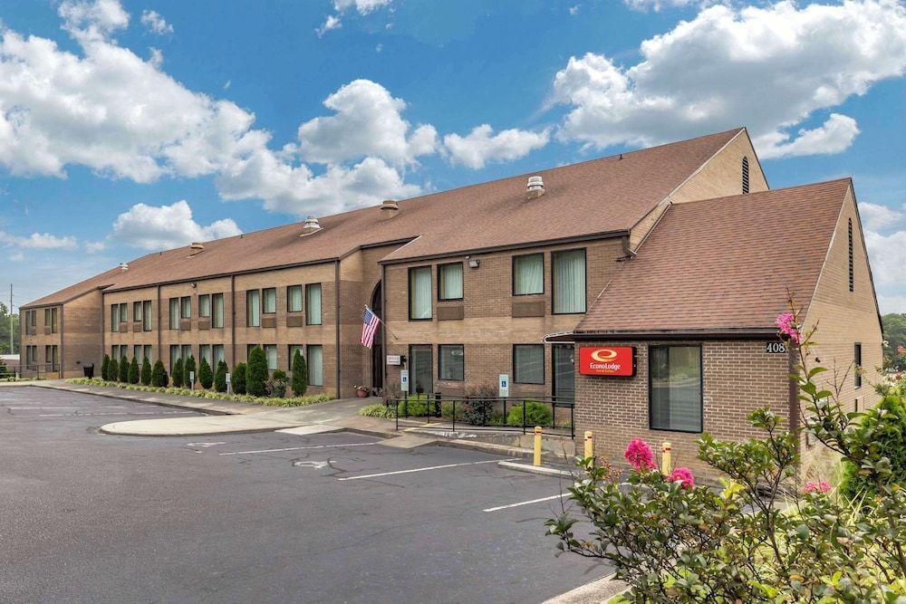 Econo Lodge & Suites Southern Pines - Pinehurst 1