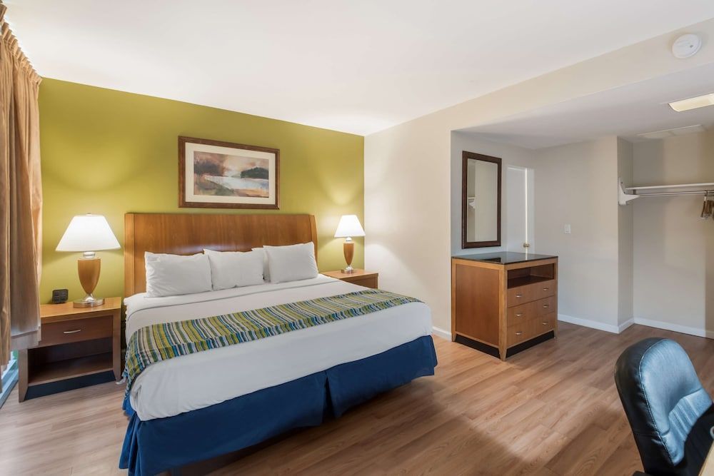 Americas Best Value Inn-Painted Post 1