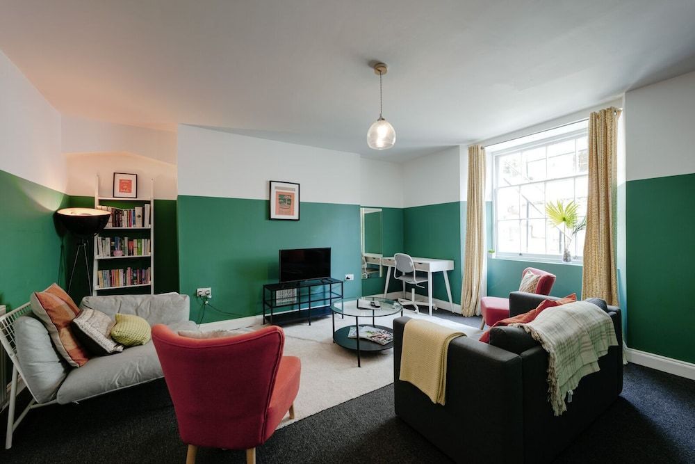 Contemporary garden flat in Clifton 1
