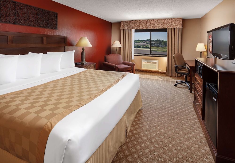 Roosevelt Grand Dakota, SureStay Collection by Best Western 1