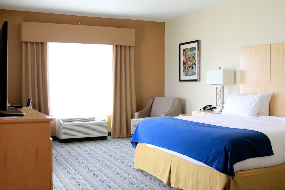 Holiday Inn Express & Suites SAN ANTONIO - BROOKS CITY BASE by IHG 2