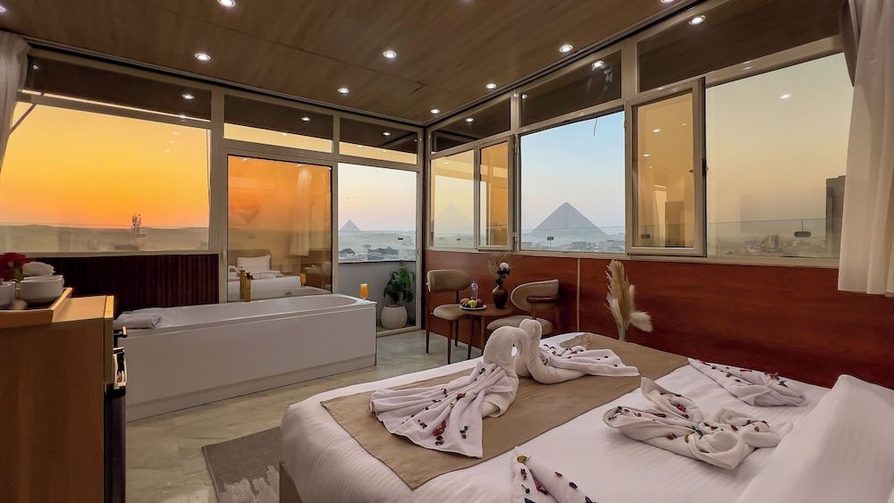 Pyramids Palace INN With Rooftop Access 1