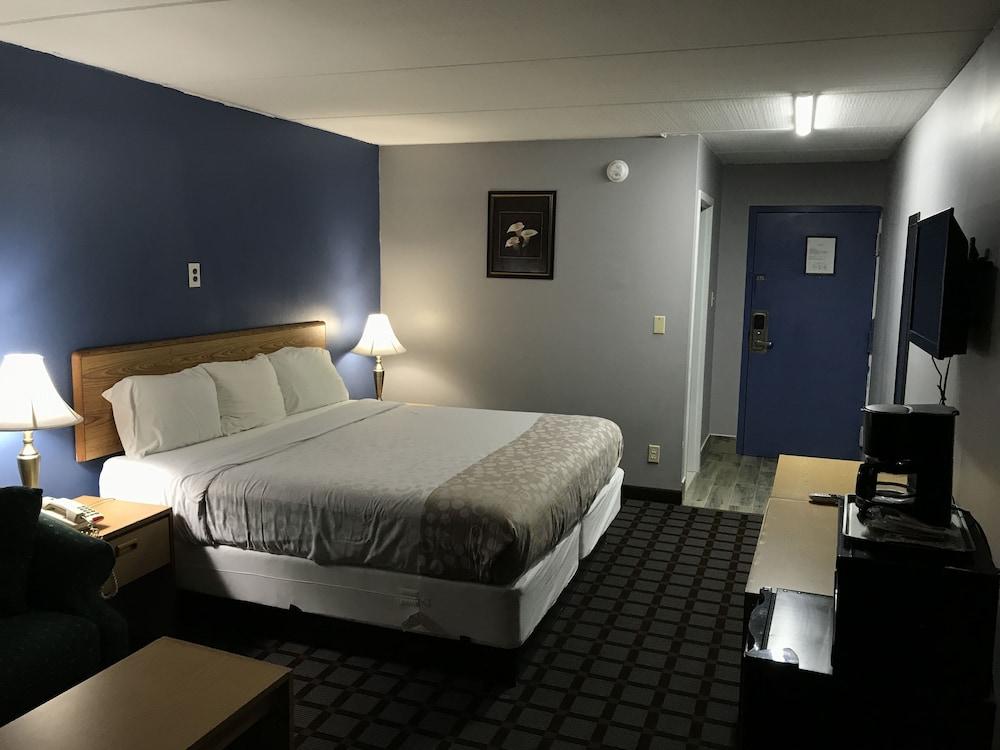 Budget Inn Bath 1