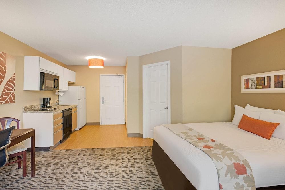 MainStay Suites Detroit Auburn Hills 1