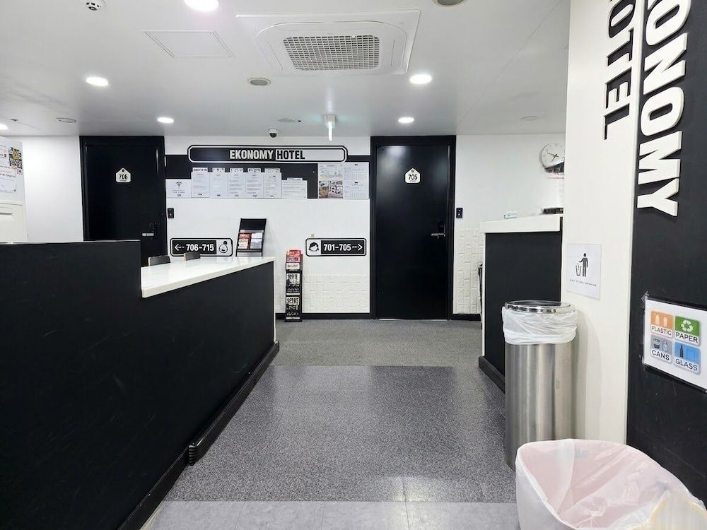 Ekonomy Hotel Myeongdong Premier 1