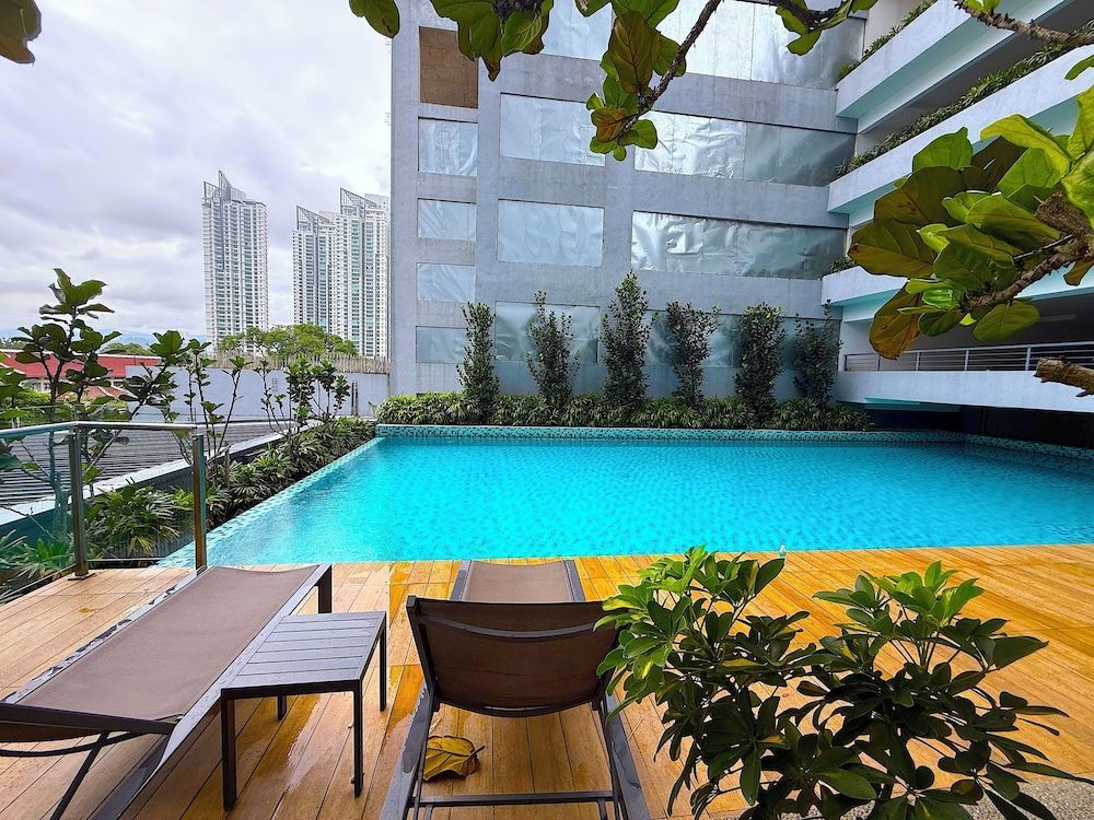Studio Room with kitchen - City View - LRT - KLCC - KL - Gleneagles 2