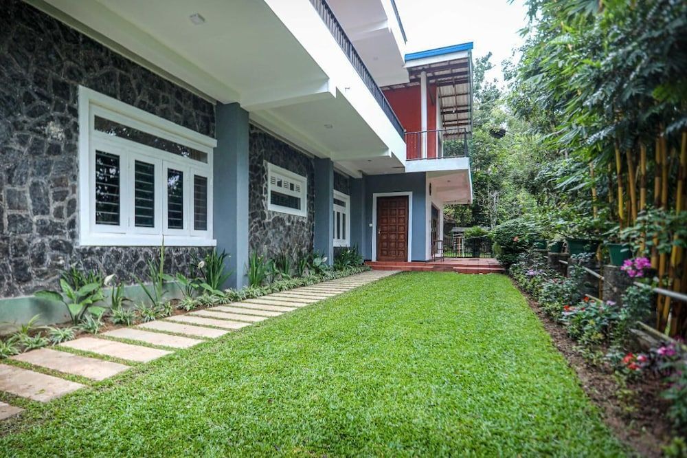 Paris - Kandy - Kandy Hub Guest House - Kandy