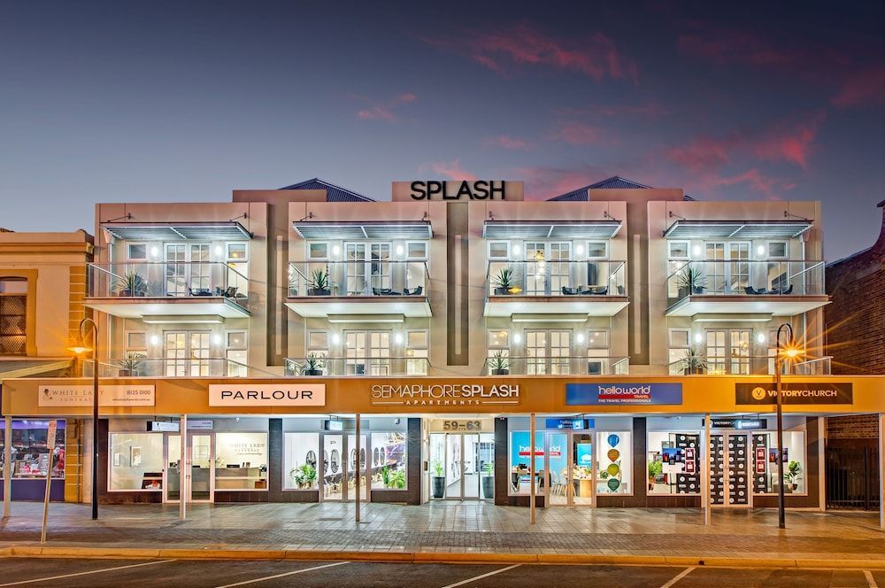 Semaphore Splash Apartments 1