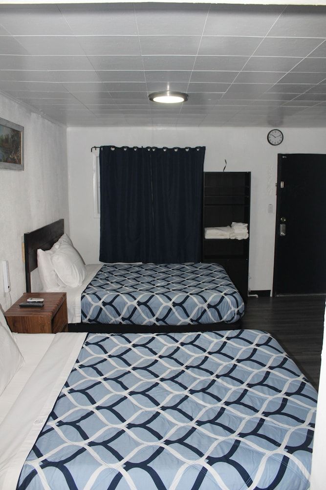 Holiday Lodge Motel 2