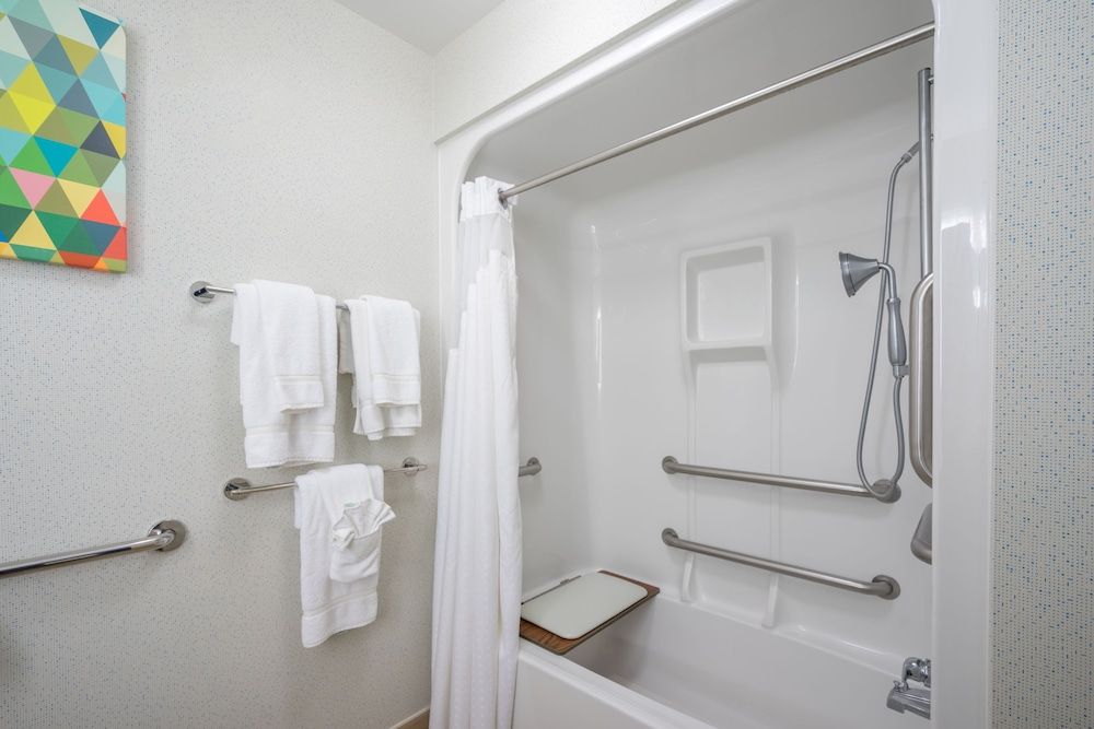 Holiday Inn Express & Suites QUAKERTOWN - ALLENTOWN AREA by IHG 2