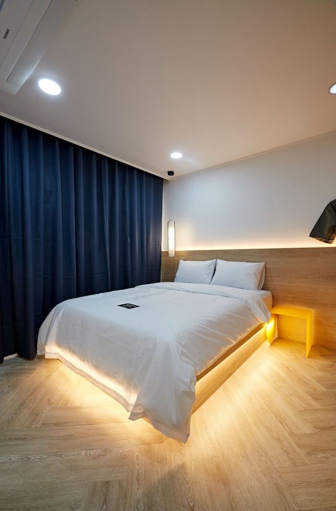 Hotel sounds 1