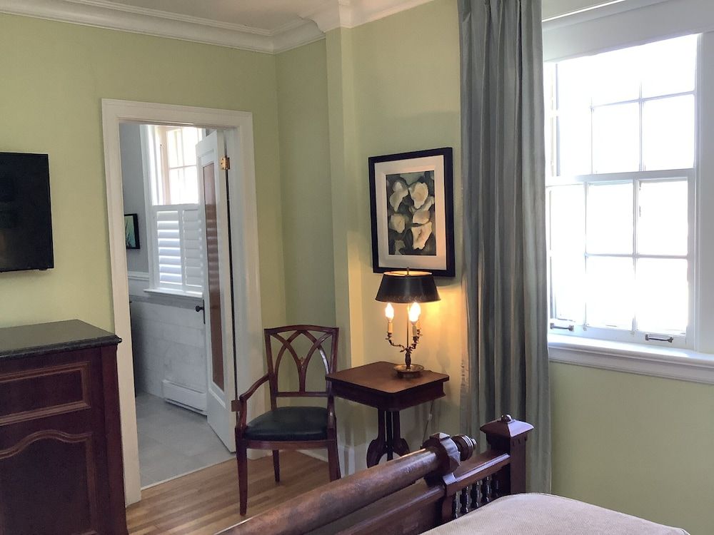 Manoir Chamberland (Adults Only, No Pets) 1