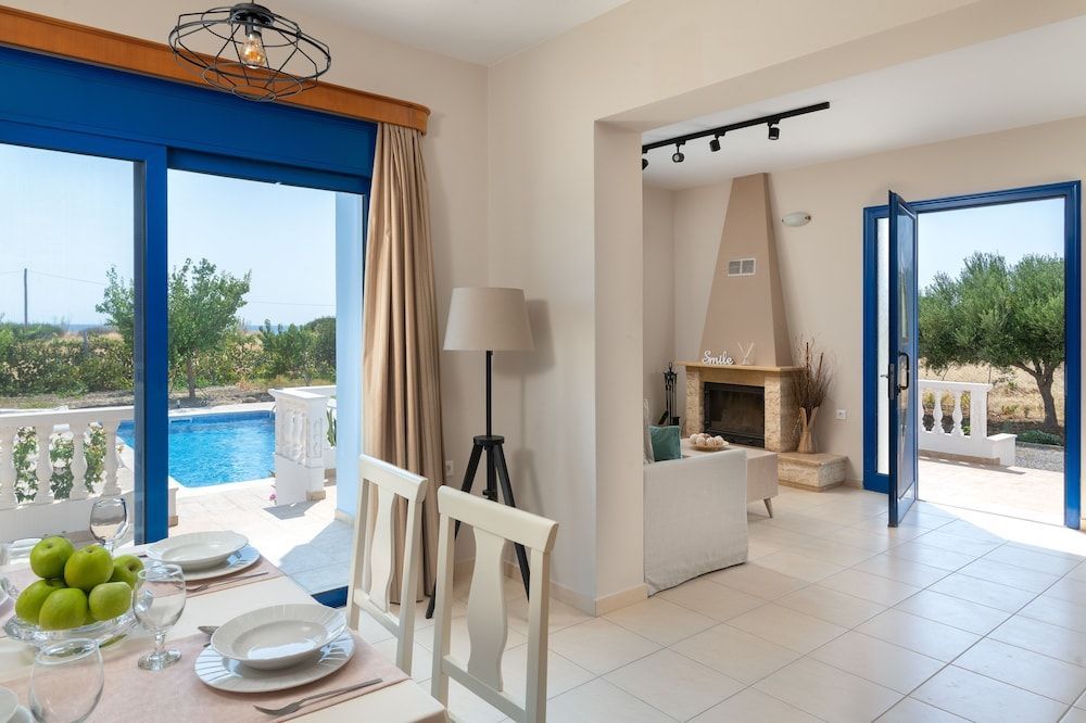 RITA MARE seafront villas heated Pools 2