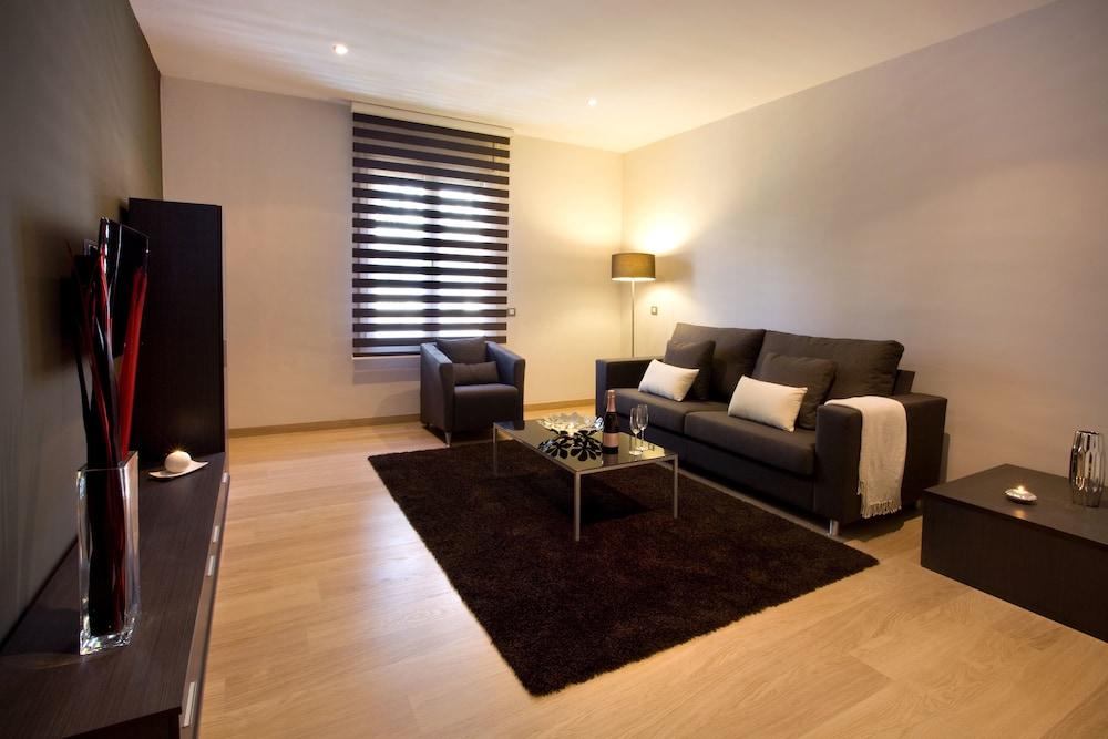 Fisa Rentals Gran Via Apartments 1