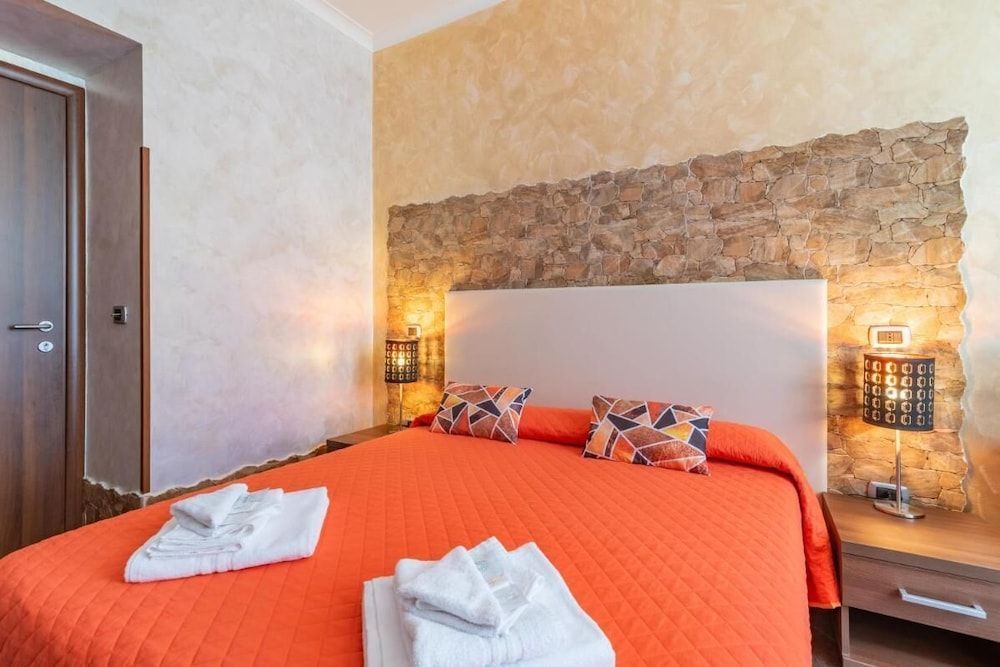 Alis Laura Guest House - 10 mins to Colosseum, Modern & Near Metro 2