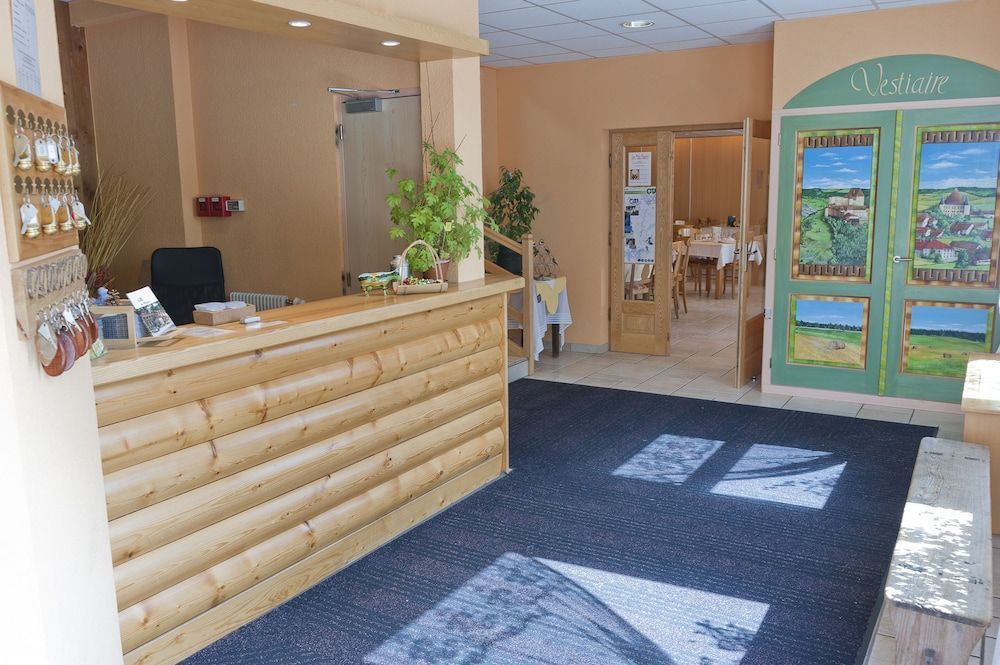 Hôtel Restaurant Etoile des Neiges Piscine Jacuzzi Sauna Massage Salle de Jeux 2