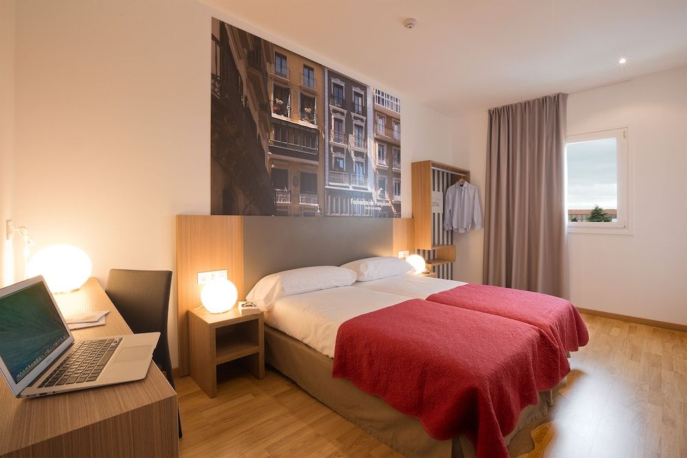 IRAIPE Pamplona Hostal Auto Check-in 1