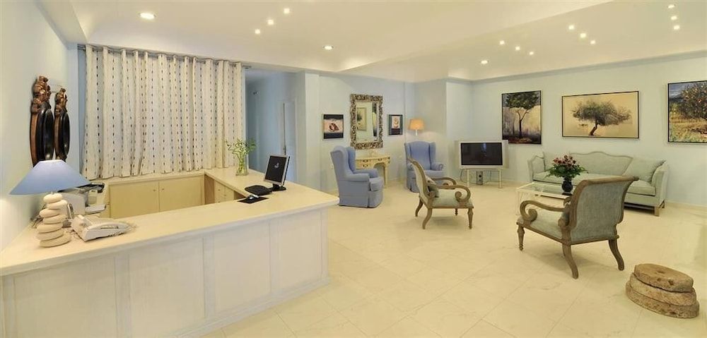 Alesahne Beach Hotel 1