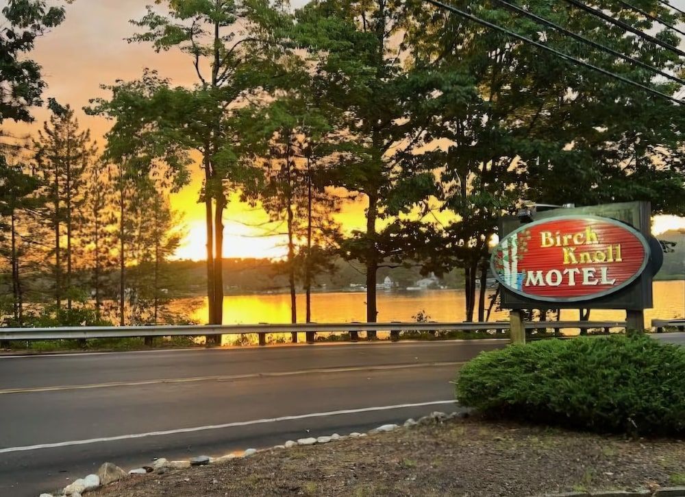 Birch Knoll Motel 1