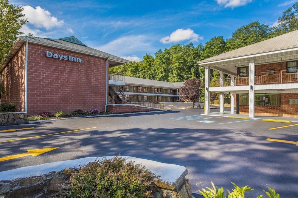 Days Inn by Wyndham Elmsford 1