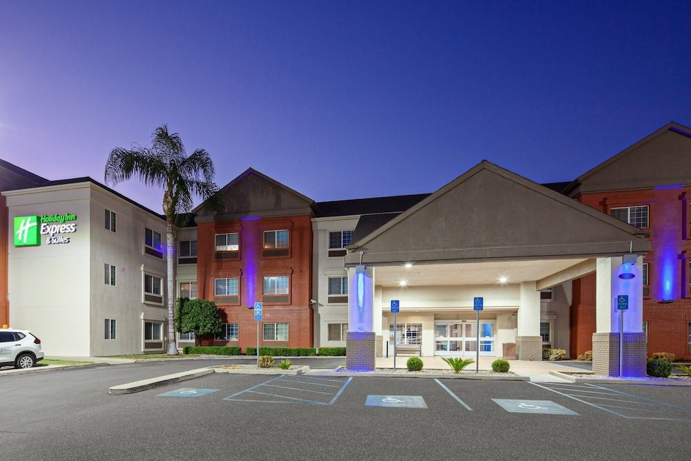Holiday Inn Express & Suites TULARE by IHG 1