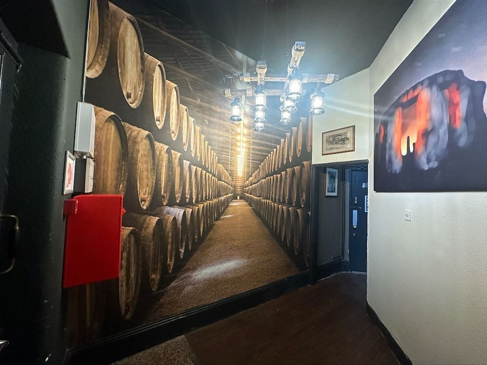 Stonehenge Inn 2