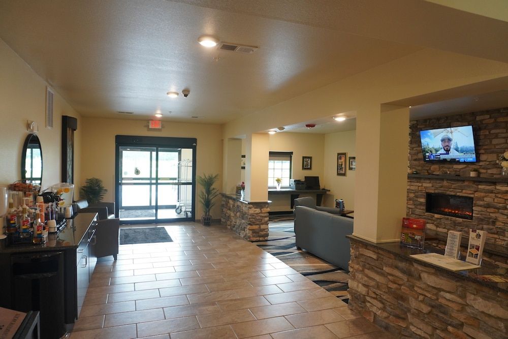 Comfort Inn & Suites Medina NY near Erie Canal 2