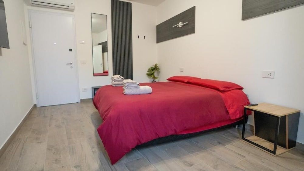 ESTENSIA Room & Suite 1