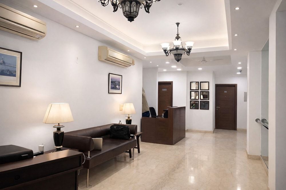EMBLEM Hotel - Arjun Marg, Golf Course Road, Gurgaon 2
