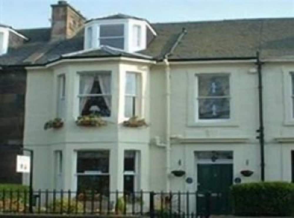Mackenzie Guest house 1