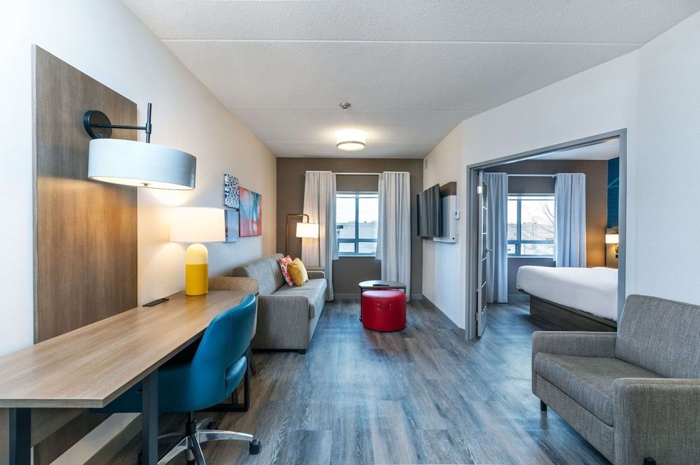 Comfort Suites 1