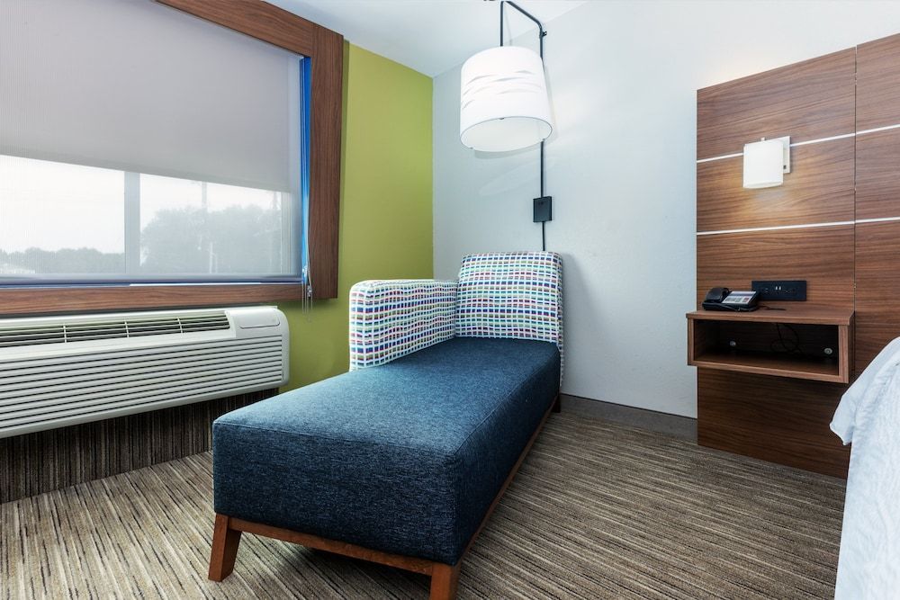 Holiday Inn Express & Suites LAFAYETTE-SOUTH by IHG 1