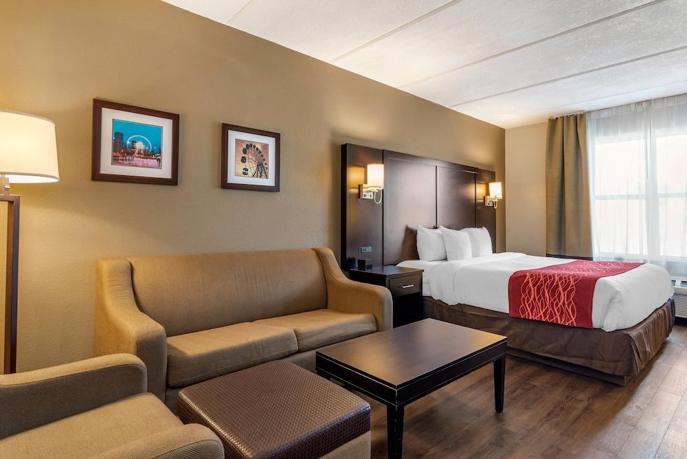 Comfort Inn & Suites near Six Flags 2