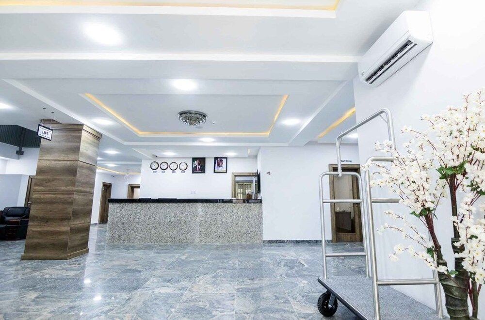 Crownsville Hotel - Airport Road 2