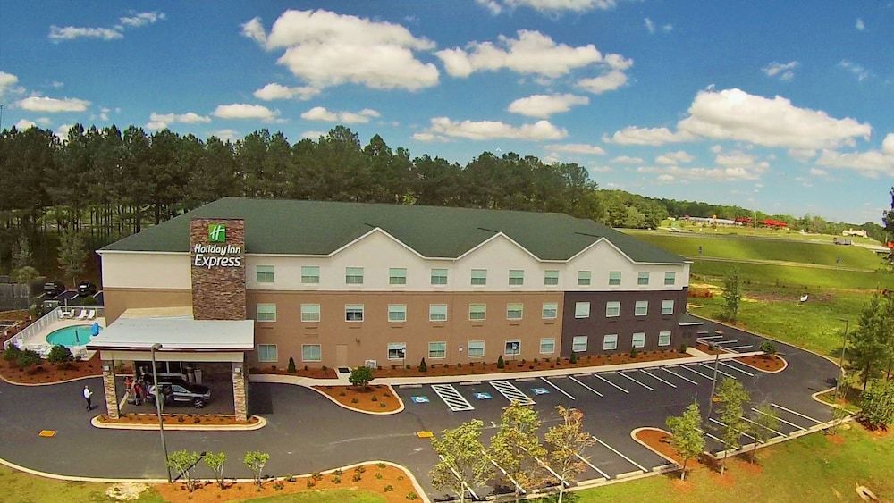 Holiday Inn Express DEFUNIAK SPRINGS by IHG 1