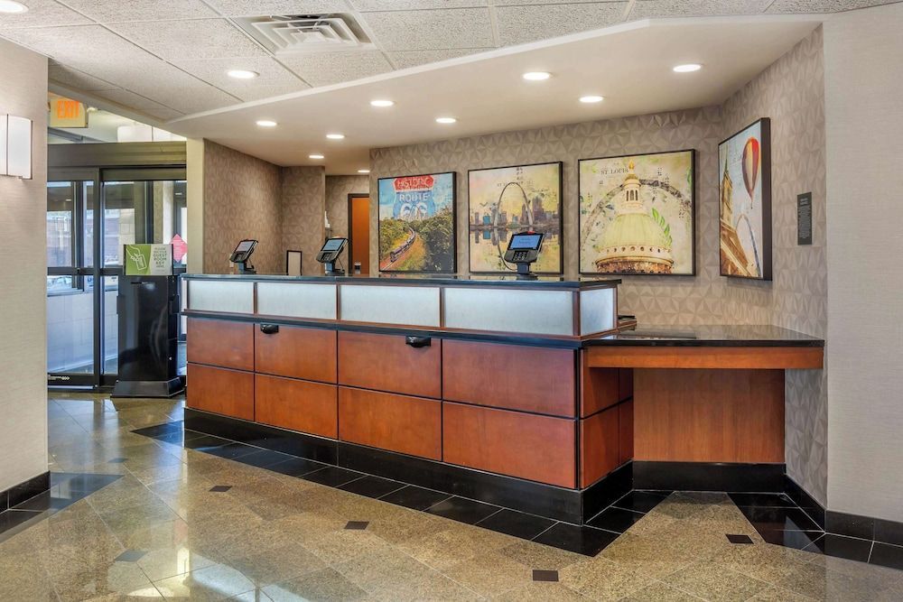 Drury Inn & Suites St. Louis-Southwest 2
