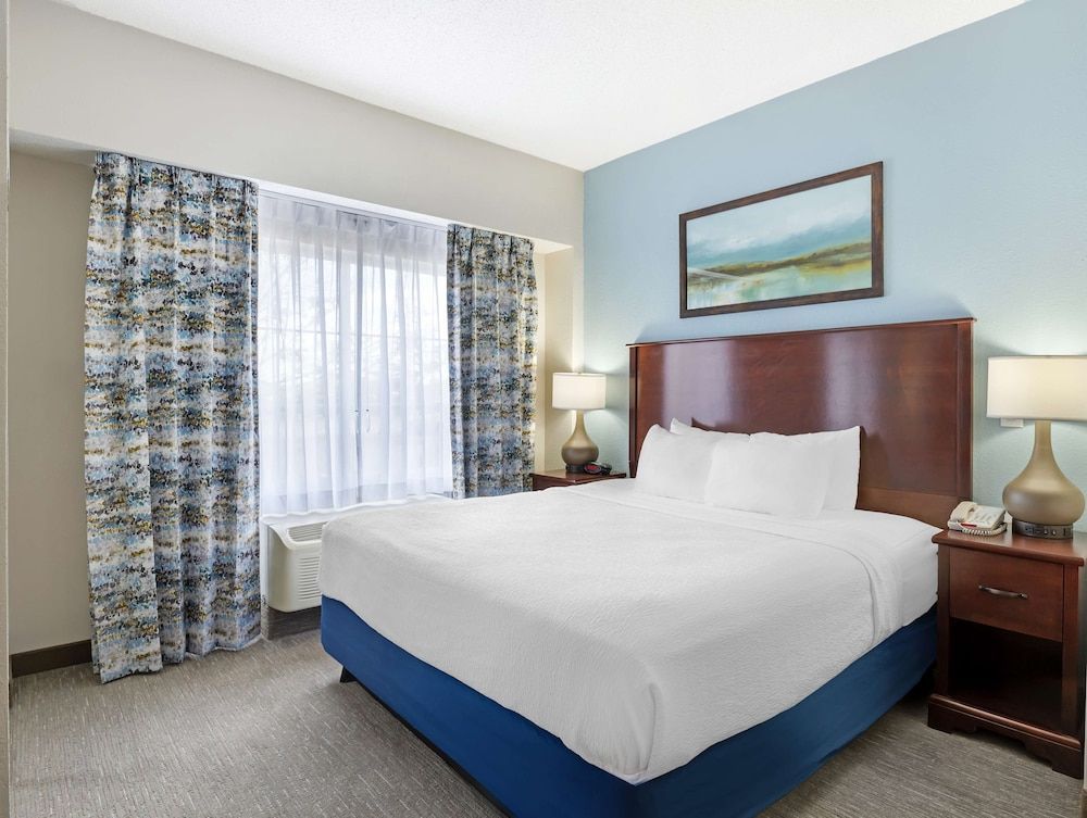 Best Western Plus Crossroads Inn & Suites 1