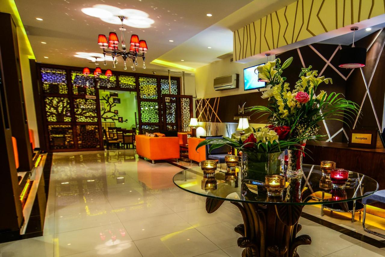 Meneur Hotel 1