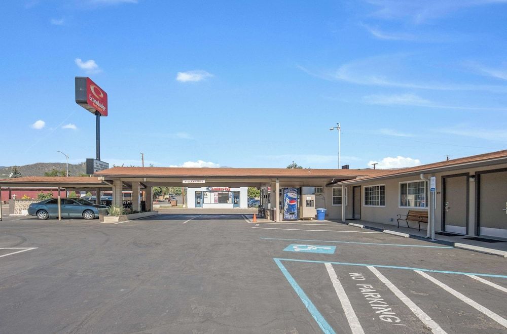 Econo Lodge Inn & Suites Yreka 1