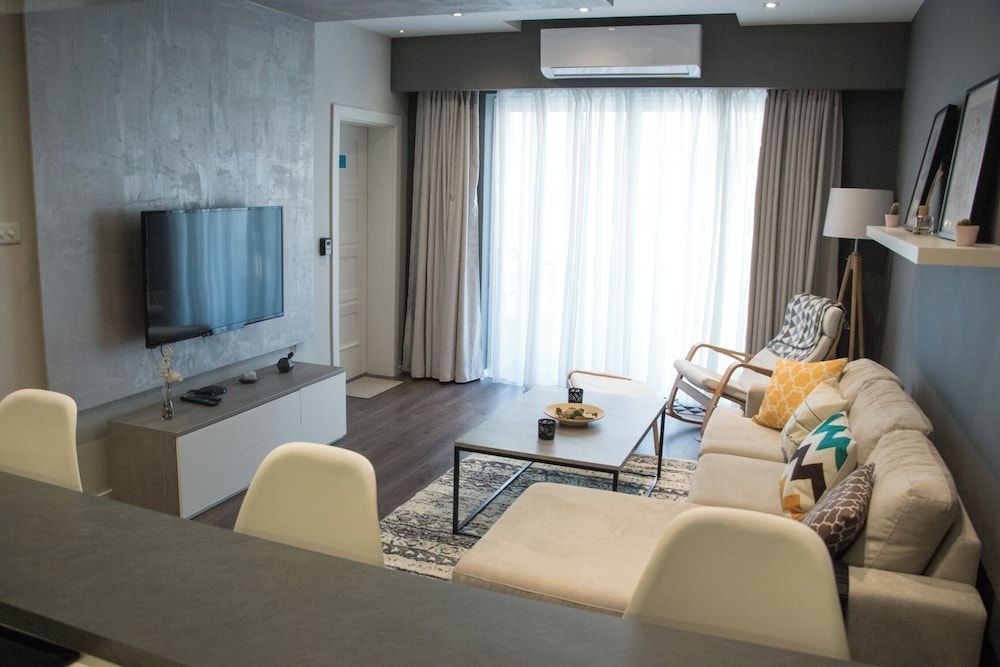 Sunshine Suites 1
