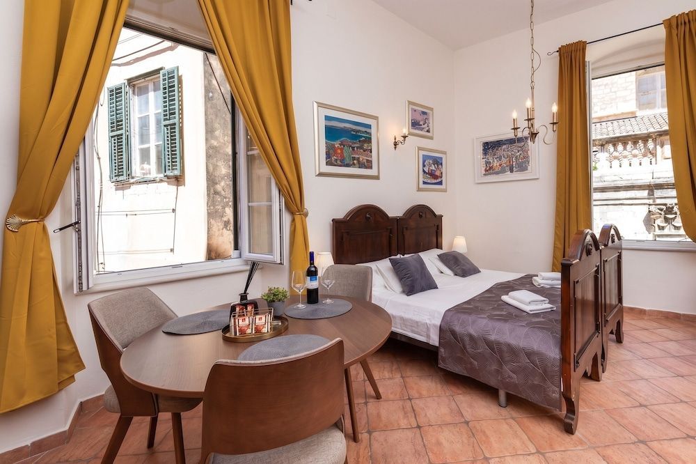 Amoret Apartments 1