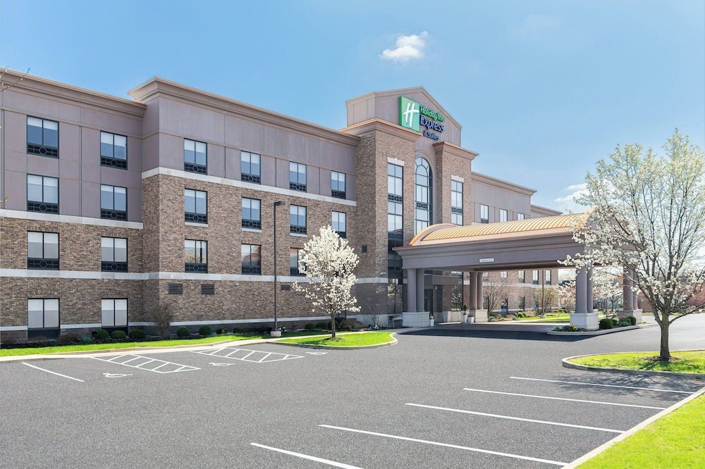 Holiday Inn Express & Suites COLUMBUS EDINBURGH by IHG 1