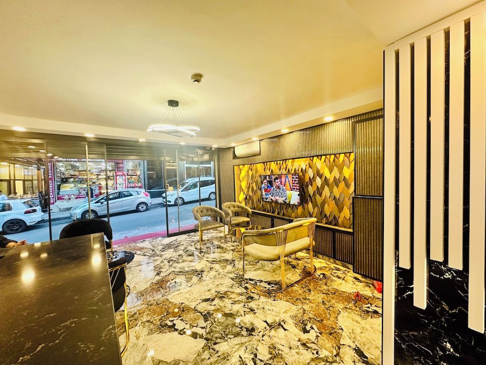 Crowned Exclusive Hotel 2