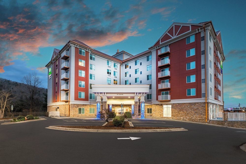 Holiday Inn Express & Suites ASHEVILLE DOWNTOWN by IHG 1