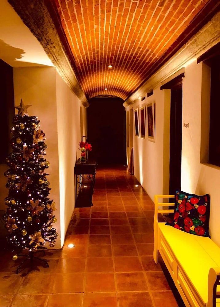 Luna Maya Antigua 2