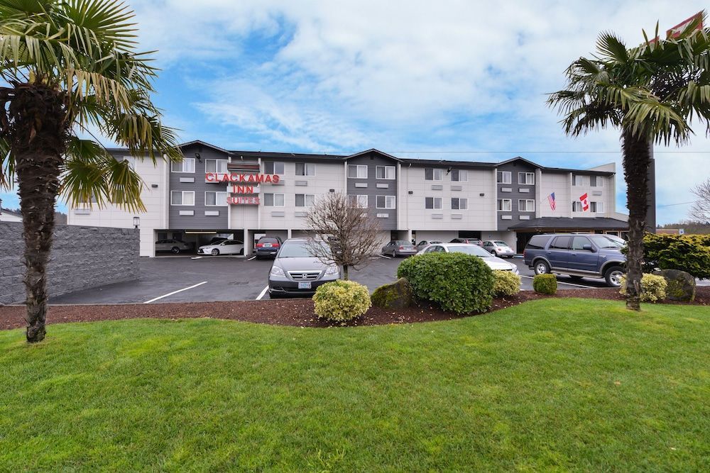 Clackamas Inn and Suites 1