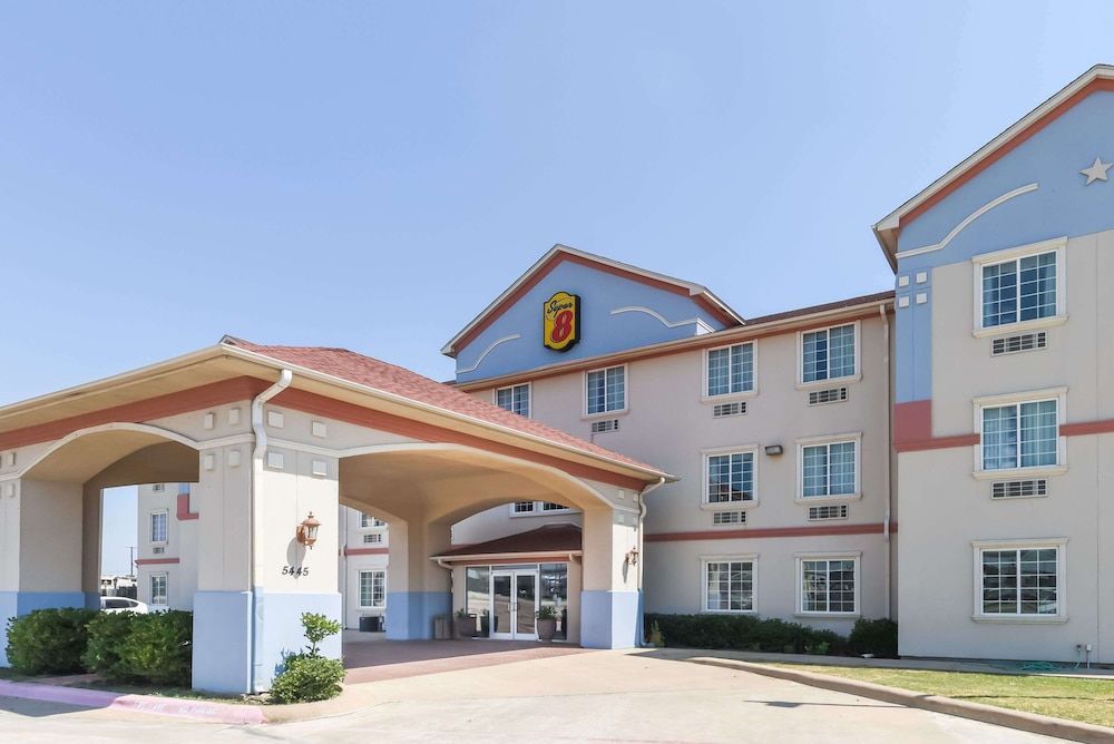 Super 8 by Wyndham Alvarado 1